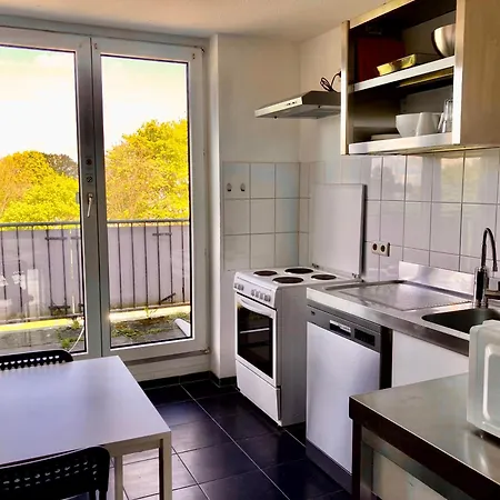 Mit Balkon In Apartment *