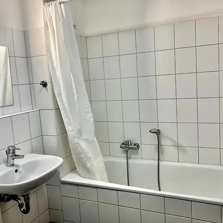Apartment Mit Balkon In *